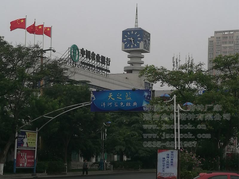 河北省石家莊某農(nóng)業(yè)銀行樓頂大鐘，原天津鐘廠(chǎng)生產(chǎn)，由塔鐘維修廠(chǎng)家-煙臺(tái)金針?biāo)姽拘迯?fù)