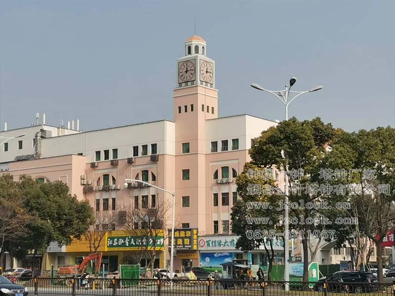 江蘇省揚(yáng)州市某社區(qū)一座塔鐘，原上海鐘廠(chǎng)生產(chǎn)，2019年由煙臺(tái)塔鐘廠(chǎng)家-金針?biāo)姽緦?duì)這座舊鐘改造修復(fù)完成